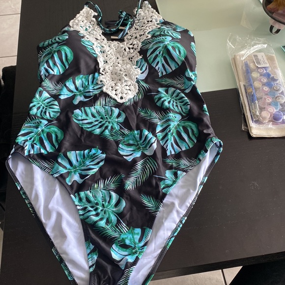 Women's Blooming Jelly One Piece Lace V Neck Swimsuit Large NWOT - Picture 3 of 6